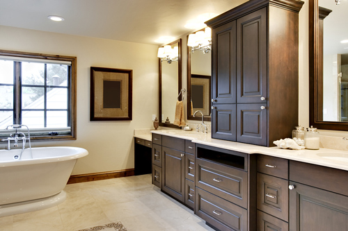 traditional_Bathroom-with-Custom-Cabinetry